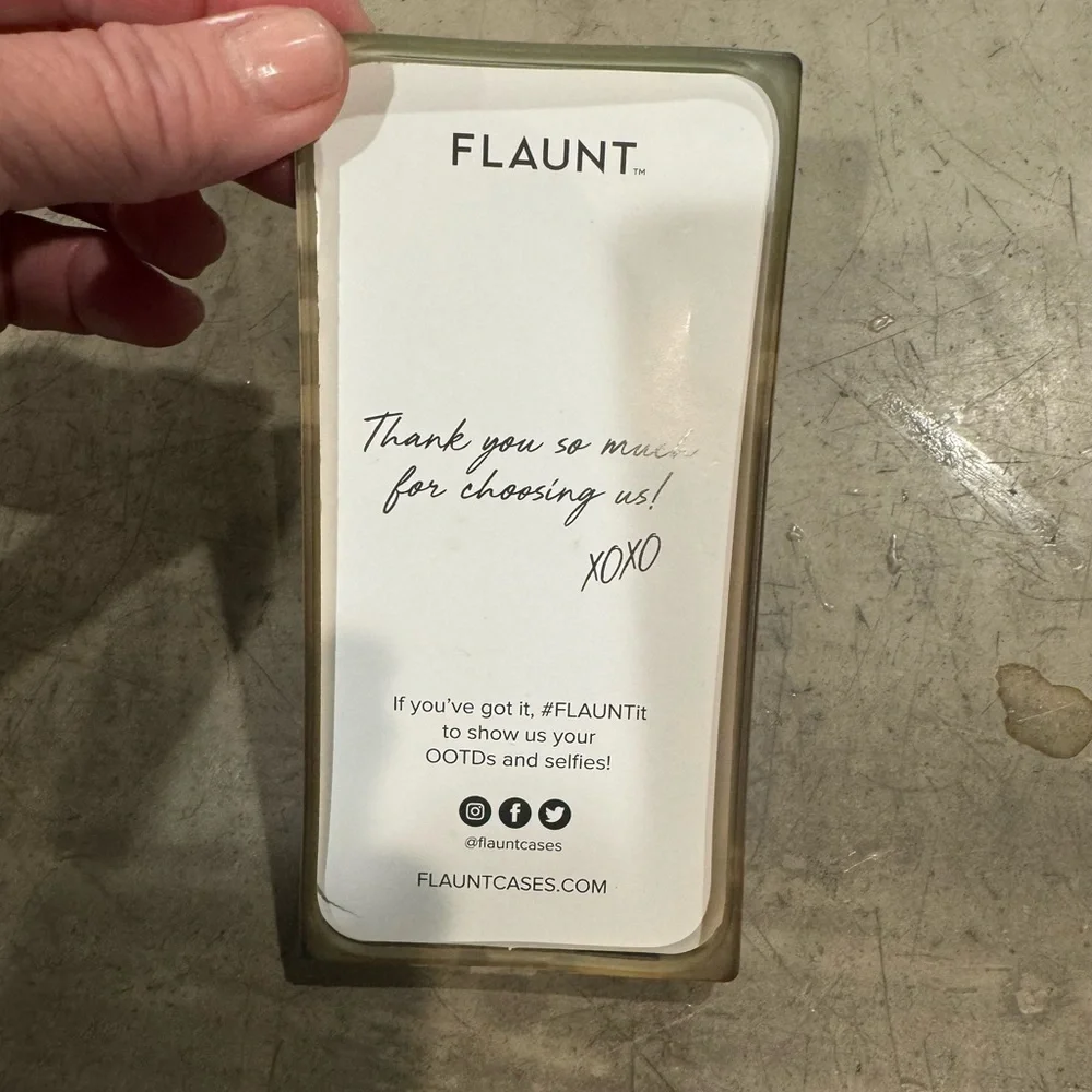 FLAUNT squared corners iPhone case🤩EUC🤩fun color, soft yet protective-see pic: